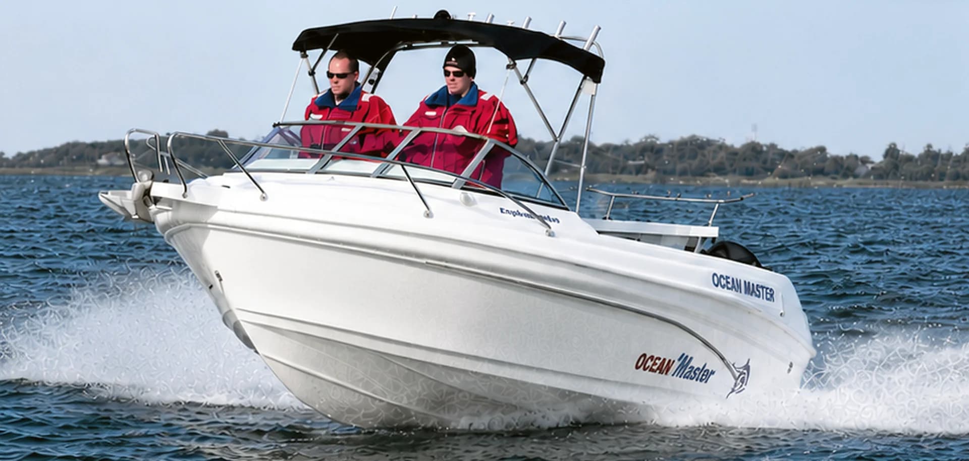Explorer 540 — under way